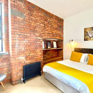 victorian-factory-apartment-with-2-bedrooms.cardiffhotelswales.com/