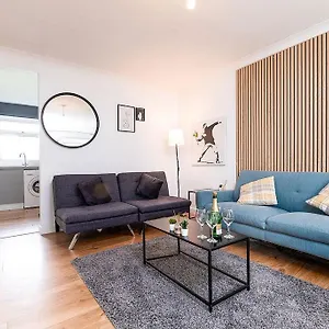 Apartment Cozy 3-bedroom Flat Opposite Forest Recreation Ground, Nottingham