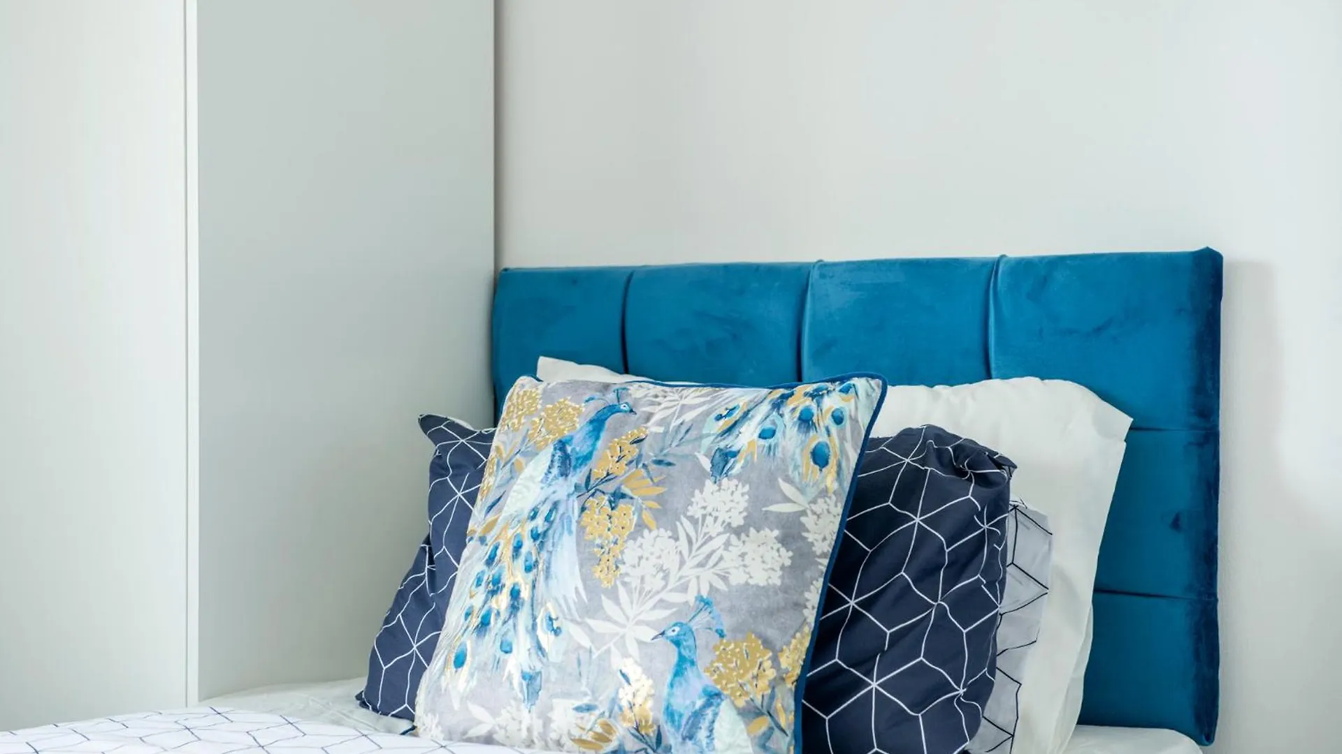 Jasig Apartments - Comfy 3 Bedroom House In Nottingham, Sleeps 6